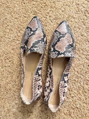 Treasure & Bond Nude and Black Snake-Print Pointed loafers